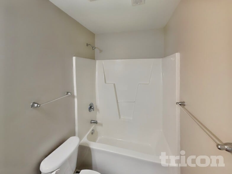 Building Photo - 108 N Honey Locust Dr