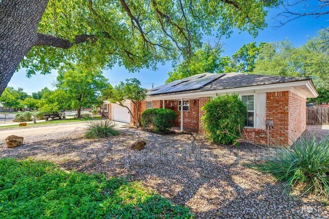 Building Photo - 3108 Oak Forest Dr