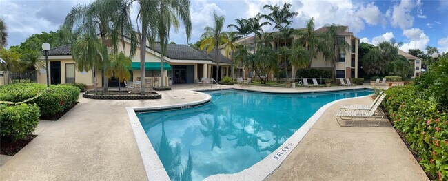 Building Photo - 9999 Summerbreeze Dr
