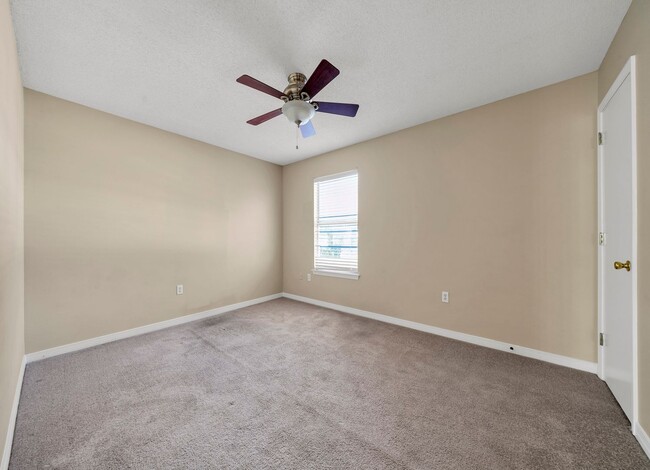 Building Photo - FWB Townhome