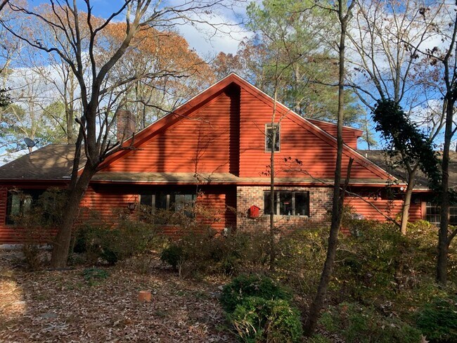 Building Photo - 9077 Henderson Ln