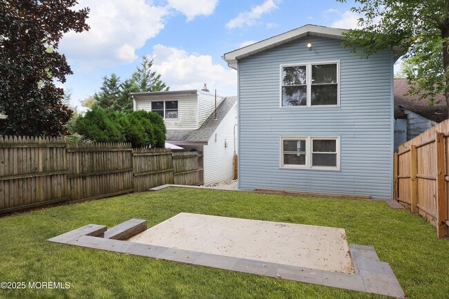 Building Photo - 811 Shore Concourse