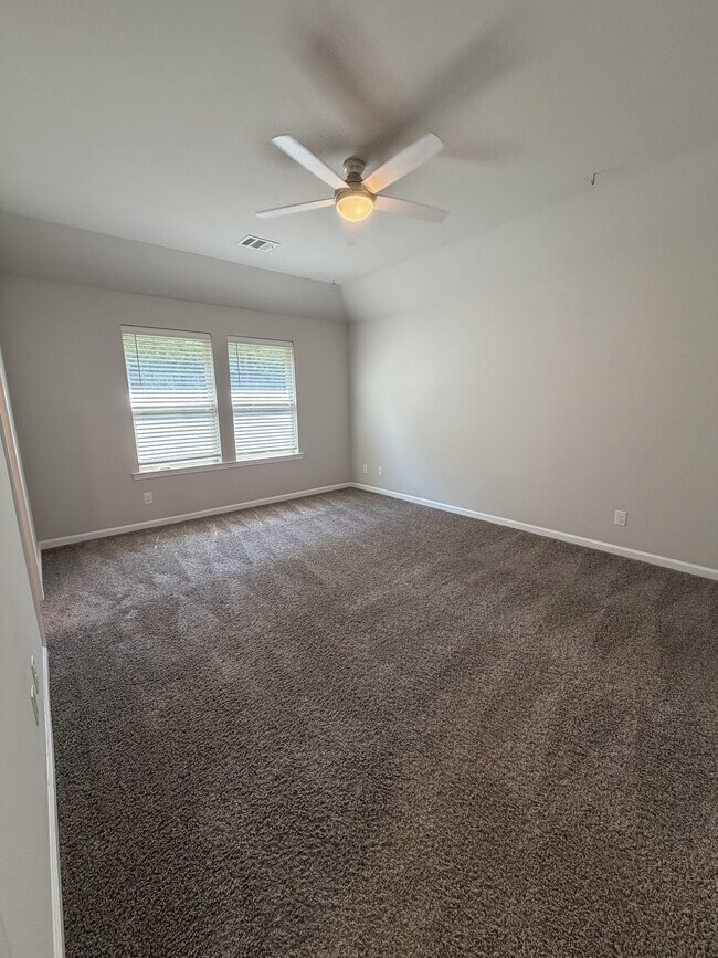 Building Photo - 18317 Fox Hollow Loop