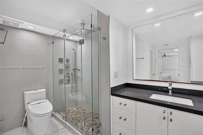 Building Photo - 6039 Collins Ave