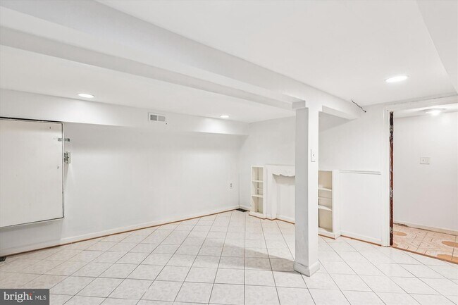 Building Photo - 758 19th St NE