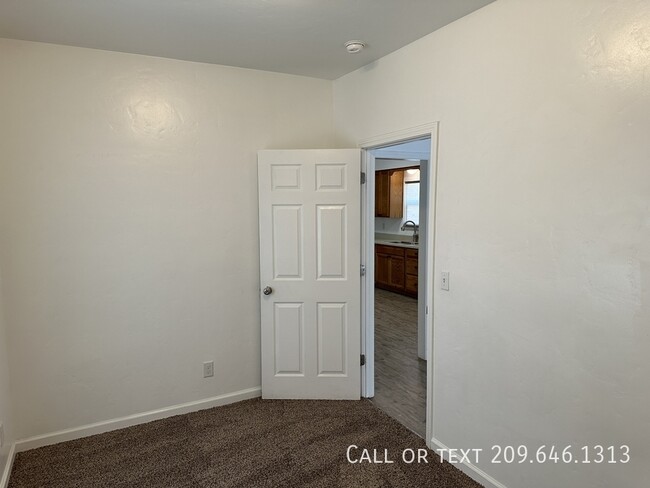 Building Photo - 405 S Laurel St