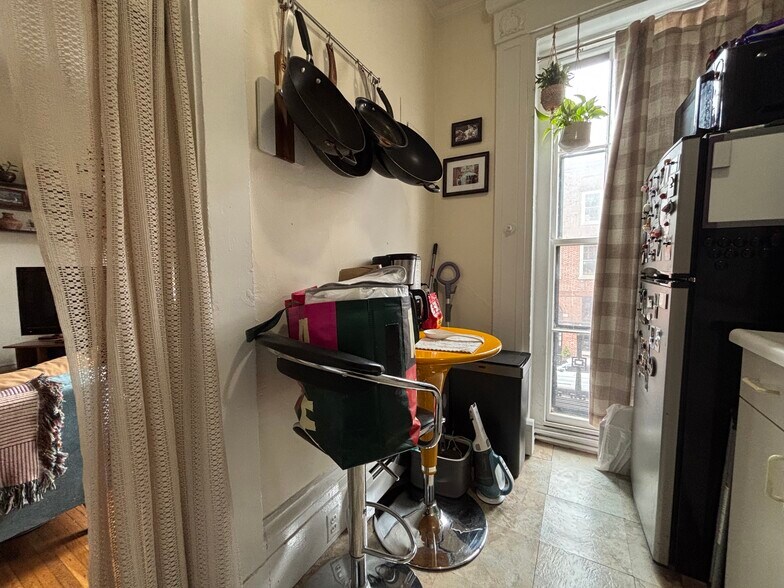 Building Photo - 69 Charles St