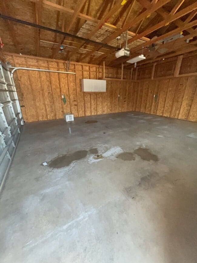 Building Photo - Hellgate Elementary School Area - 3 Bed, 2 Bath, Garage and a Fenced Yard