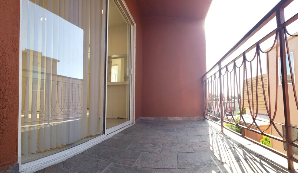 Building Photo - 8108 Langdon Ave