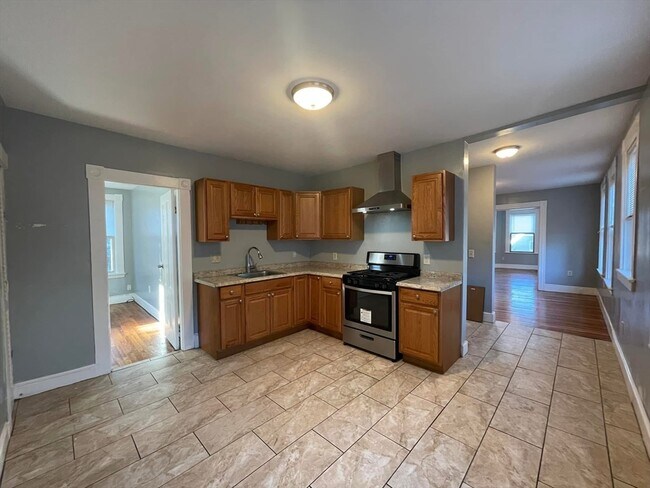 Building Photo - 20-22-22 Wilson St