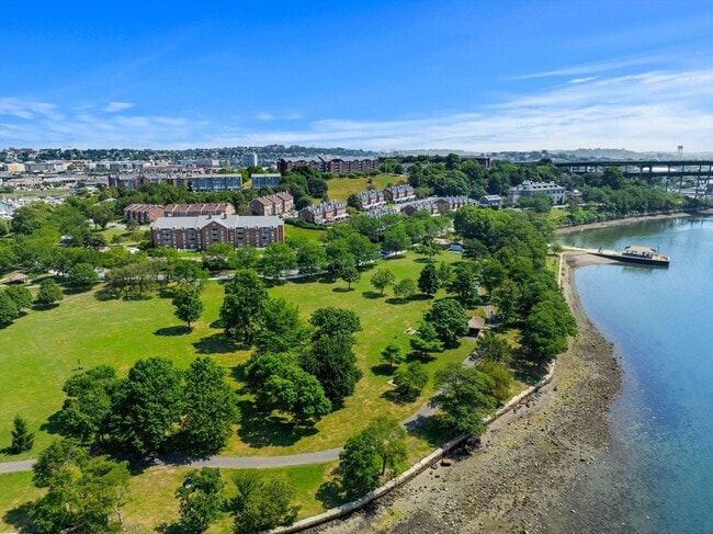Building Photo - 30 Breakwater Cove