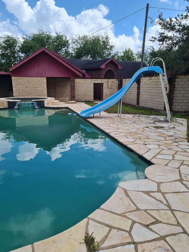 Building Photo - 21796 Stuart Place Rd