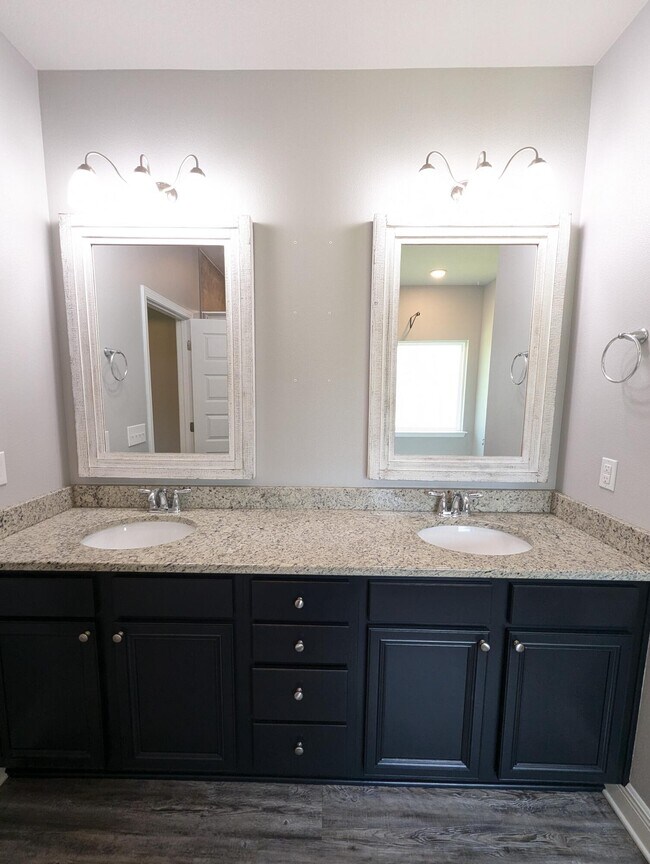 Building Photo - 3565 Pearl Ct