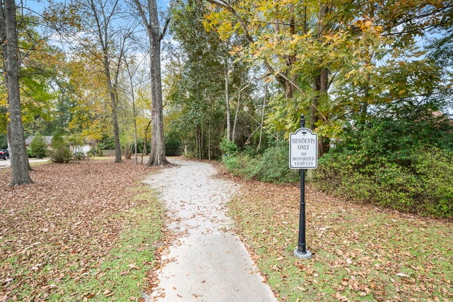 Building Photo - 4724 Lake Point Ave