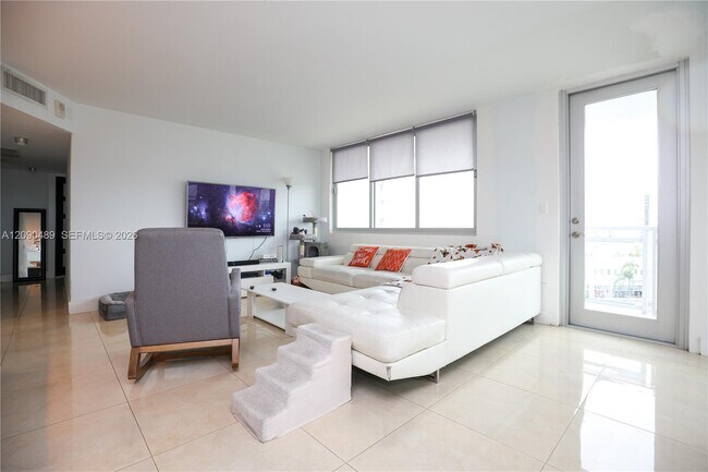 Building Photo - 7135 Collins Ave