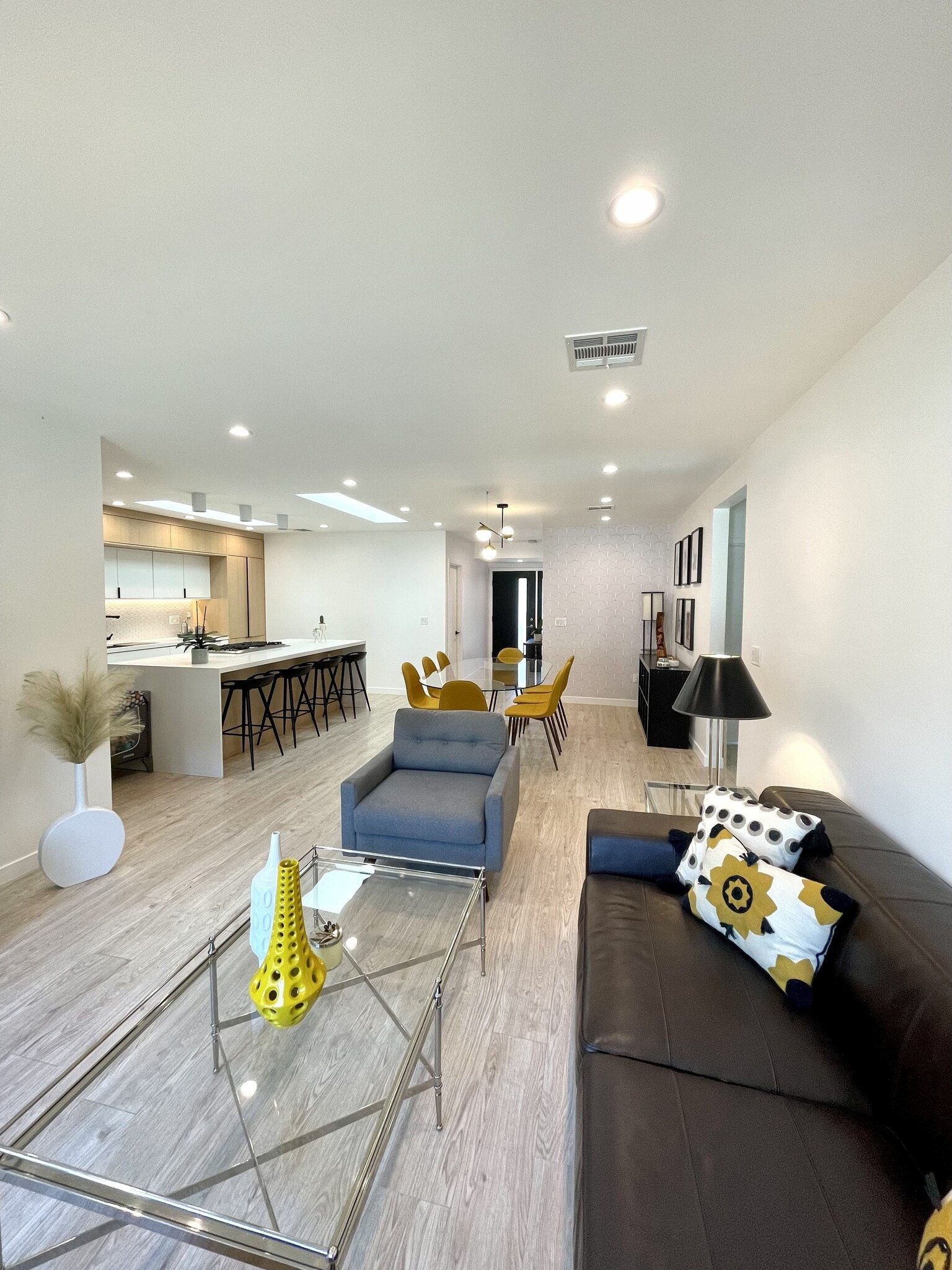 Building Photo - 6143 Carpenter Ave