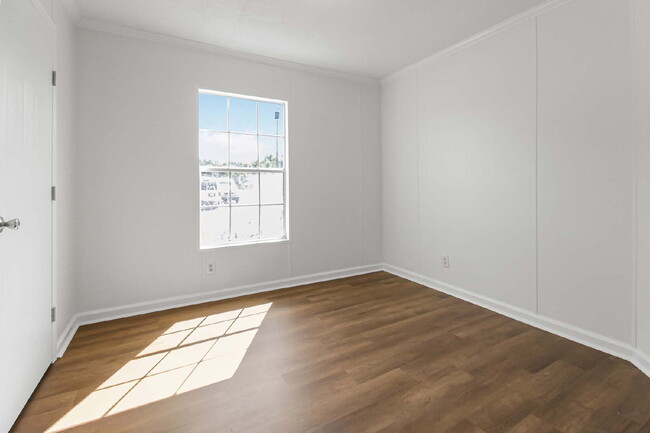 Building Photo - Mobile Home For Rent