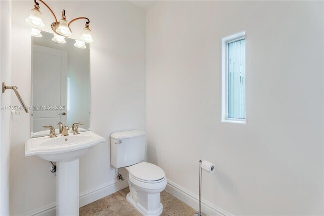 Building Photo - 10155 SW 75th Pl