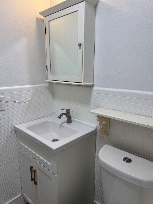 Building Photo - 411 Northlake Dr