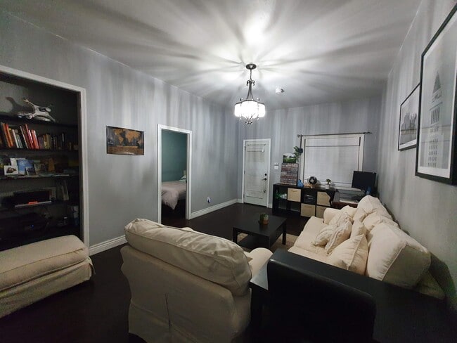 Building Photo - 523 E 21st St