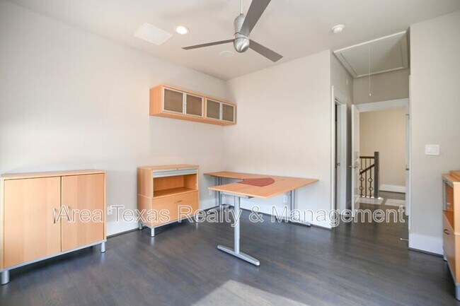 Building Photo - 2220 Portsmouth St