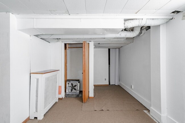 Building Photo - 804 W 18th St