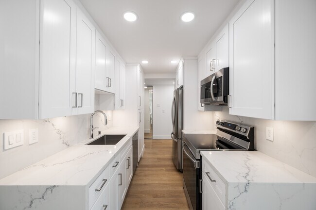 Kitchen - 1155 N La Cienega Blvd