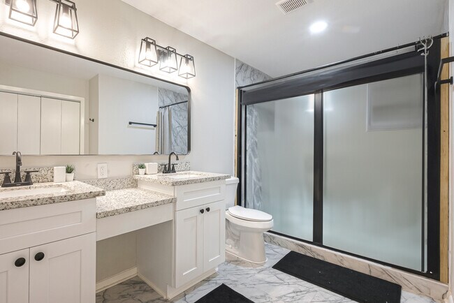 Master Bathroom - 2908 Baer St