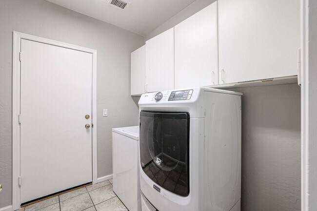 Building Photo - COMING SOON!! INCREDIBLE 5-BEDROOM 3 BATH, ALMOST 4000 SFT IN CORE CHANDLER