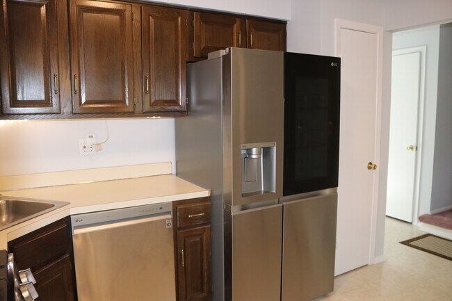 Building Photo - 17 Saxonney Cir