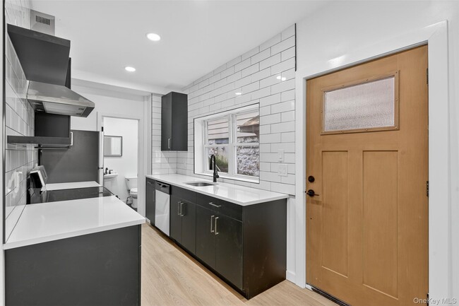 Building Photo - 165 W Main St