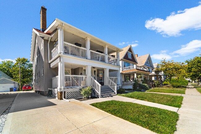 Building Photo - 1278 W 106th St