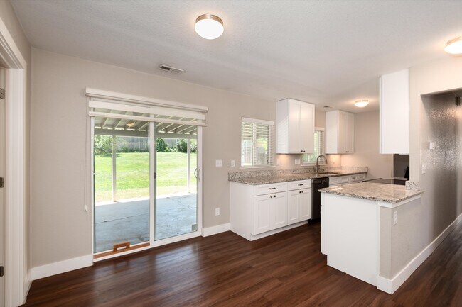 Building Photo - 5290 Highline Pl