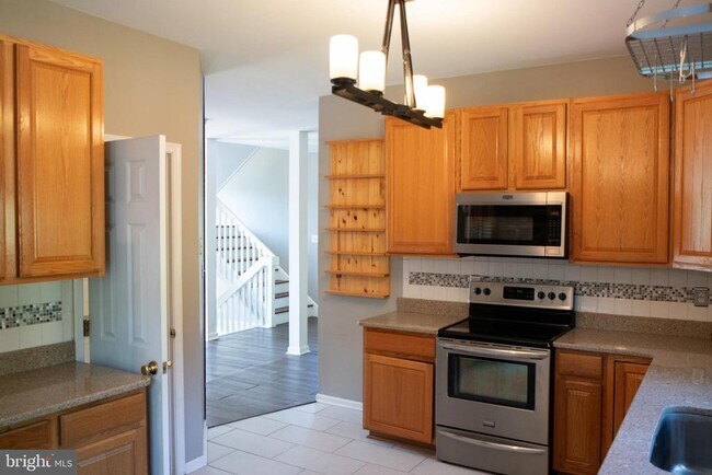 Building Photo - 102 Thomas Ln