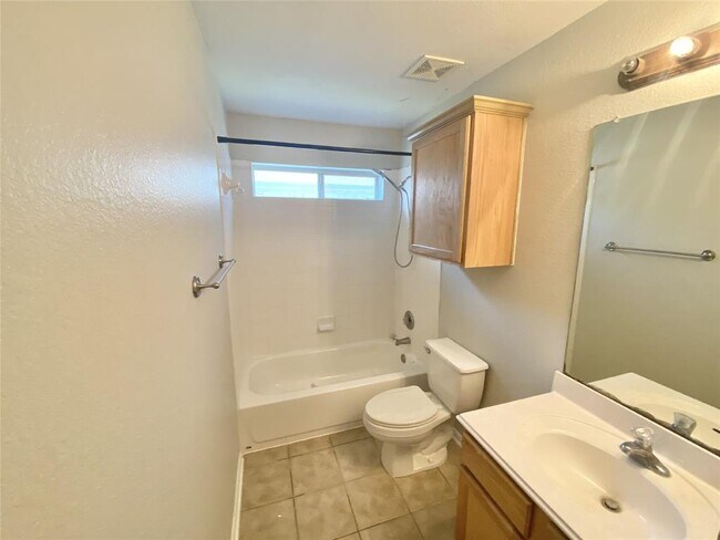 Building Photo - 16802 Gravesend Rd