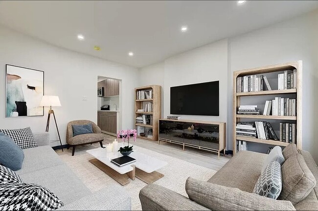 Building Photo - 439 W 46th St
