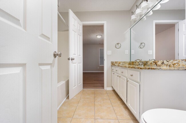 Building Photo - 533 Millpond Rd