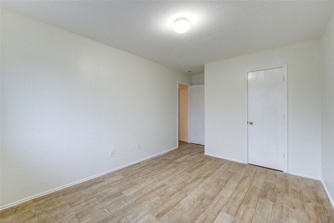 Building Photo - 9926 Myrtle Field Ln