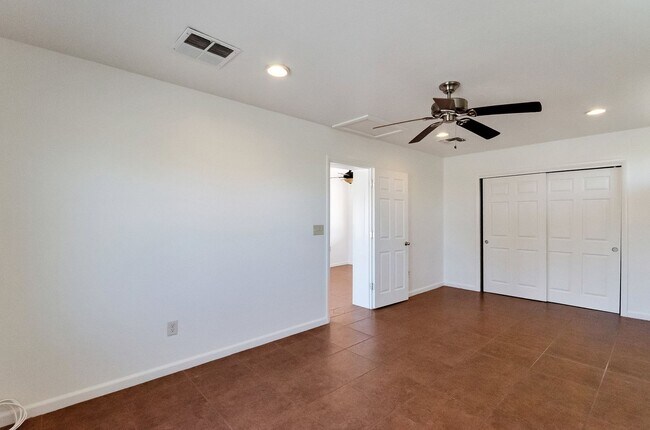 Building Photo - SFR in CENTRAL LOCATION - CLOSE TO U OF A