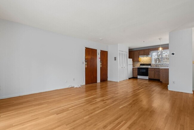 Building Photo - 8 Robinwood Ave