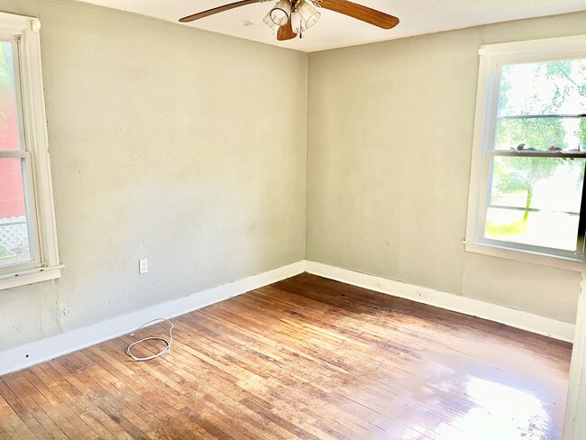 Building Photo - 5812 Beechwood Dr