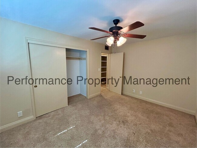 Building Photo - Cozy 3 Bed/2 Bath SW Bakersfield Home w/ Pool & $0 Deposit Option