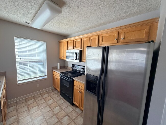 Building Photo - 4718 Twin Hickory Lake Dr