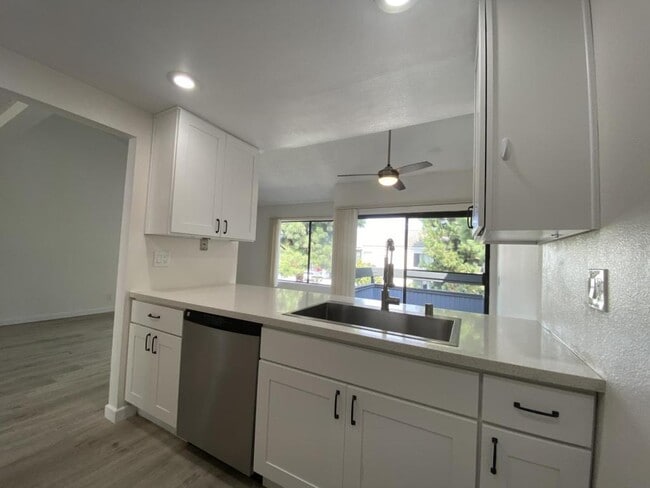 Building Photo - 181 N Richmont Dr