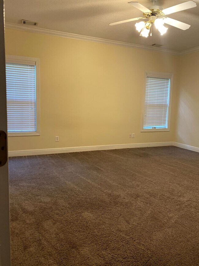 Building Photo - Large Home Settled on Culd-e-sac