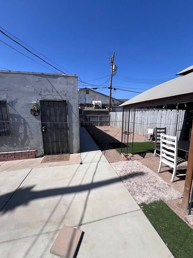 Building Photo - 317 N 10th St