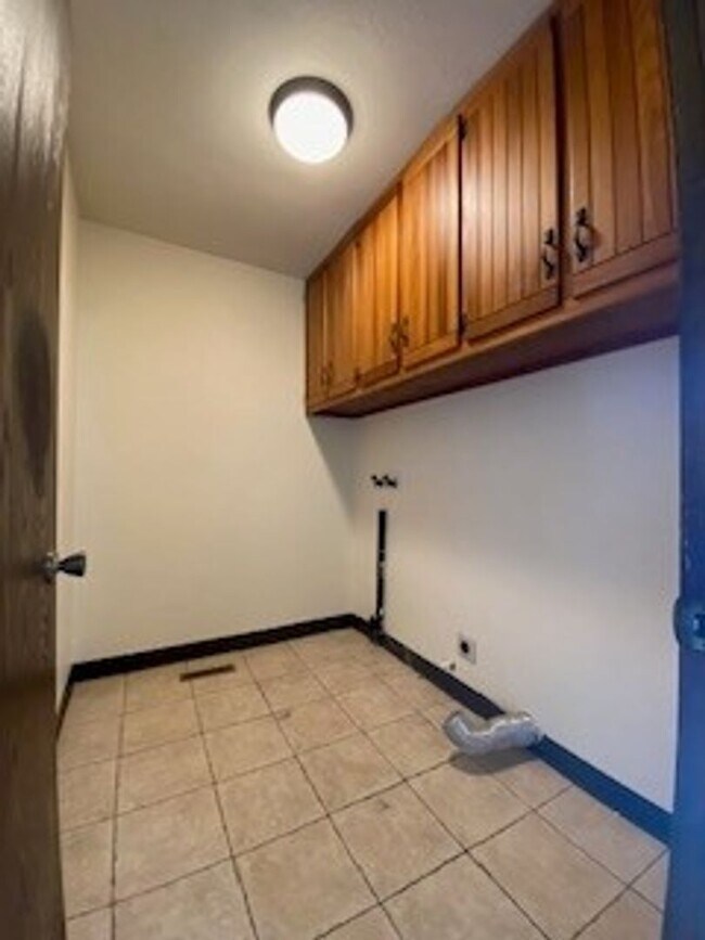 Building Photo - 1312 Co Rd 6
