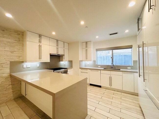 Building Photo - 947 4th St