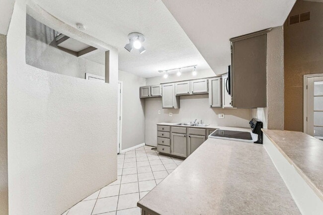 Building Photo - Charming 2 Bedroom, 2 Bath with Extra Loft Space Available Now!