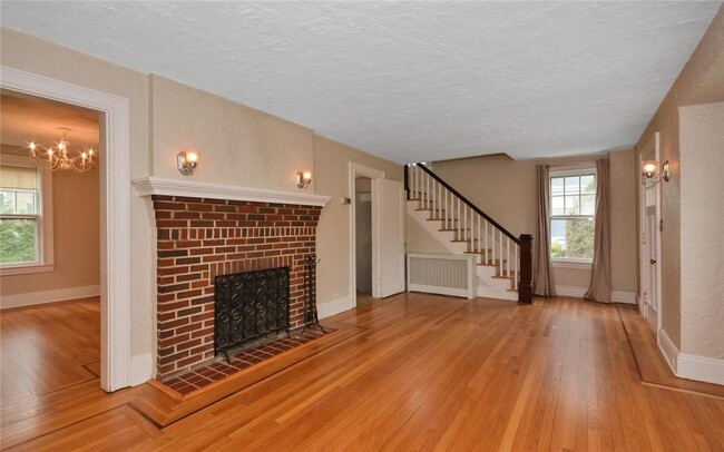 Building Photo - 63 Elm Ave
